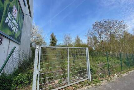 Baugrundstück mit Baugenehmigung für ein MFH mit 5 Wohneinheiten (328 m² WF), Keller, Gewerbeeinheit und Garage in MG-Rheydt - Mönchengladbach