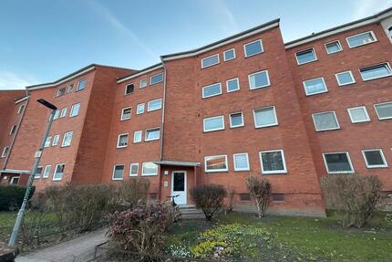 Frisch renovierte 2 Zimmer-Wohnung mit Balkon und modernisiertem Tageslichtbad mit Wanne - Lübeck Sankt Lorenz Nord