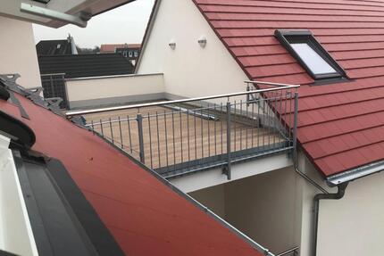 Moderne 3-Zimmer-Dachgeschosswohnung mit Terrasse und Stellplatz - Schkeuditz