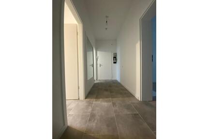 Kernsaniert & bezugsfrei – 2-Zimmer mit Balkon in Berlin-Spandau