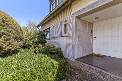 Haus zum Kaufen in Düsseldorf-Niederkassel 1.590.000,00 € 157 m²