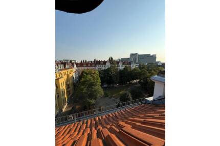 Dachgeschoss-Rohling mit Baugenehmigung und Blick auf den Boddinplatz - Berlin Neukölln