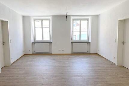 Schöne sanierte 3-Zi Altbauwohnung in Straubing - Kernstadt (7012) - Straubung