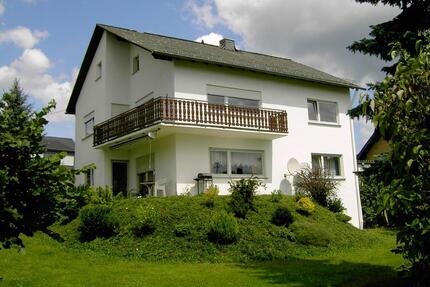 Sehr helle 3-Zimmerwohnung in freistehendem Zweifamilienhaus - Halsenbach