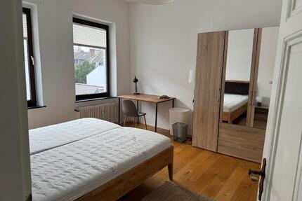 Möblierte WG Zimmer in einer wunderschönen Altbauwohnung - Düsseldorf Stadtbezirk 3