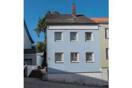 Großes Haus (6 Zi., 5 SZ) zentral in Landau a.d. Isar – möbliert - Landau an der Isar