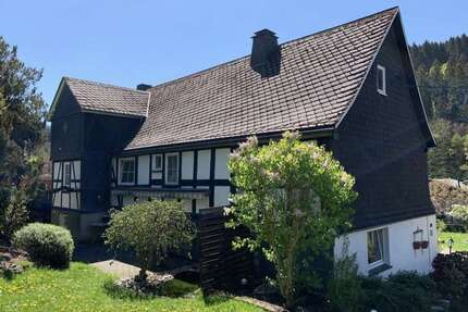Haus zum Kaufen in Schmallenberg 134.000,00 € 145 m²