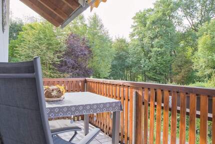 Lichtdurchflutete 2-Zimmer-Wohnung mit zwei Balkonen und Blick ins Grüne - Raubling