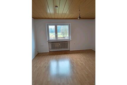 Helle 3 Zimmer Wohnung - 620,00&nbsp;EUR Kaltmiete, ca.&nbsp; 108,00&nbsp;m&sup2; in Ebermannsdorf (PLZ: 92263)