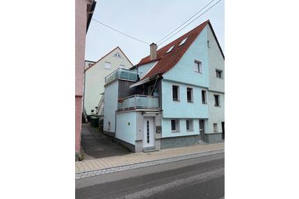 Sofort einziehen oder als Invest Haus mit 3 Wohnungen - Ludwigsburg