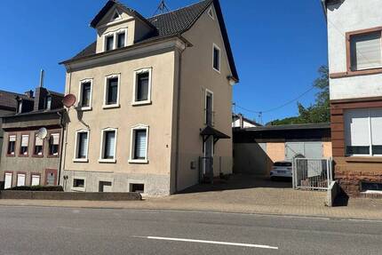 2 Familienhaus mit Großer Werkstatt Garagen Perfekt für Autoschrauber - Mettlach