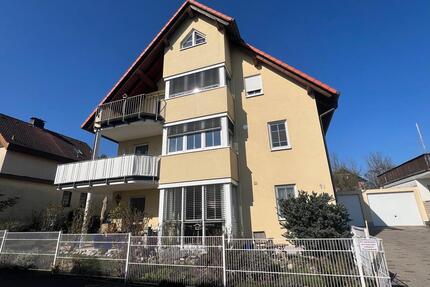 Traumausblick & Aufzug inklusive... moderne 3 Zimmer-Komfortwohnung mit ausgebautem Spitzboden, Balkon, frei ab 1.5.2026 - Haßfurt