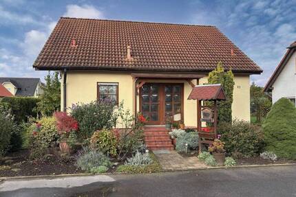 Familienidylle - Geräumiges Einfamilienhaus mit Keller in ruhiger Siedlungslage in Pegau - Elstertrebnitz