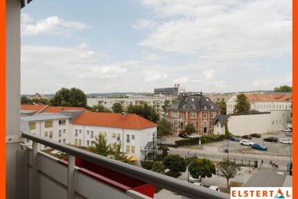 Familienfreundliche Wohnung mitten im Zentrum! Aufzug Helle Räume Balkon mit Fernblick! - Gera