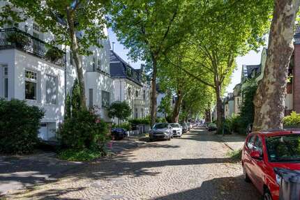 Haus zum Kaufen in Düsseldorf 2.250.000,00 € 525 m²