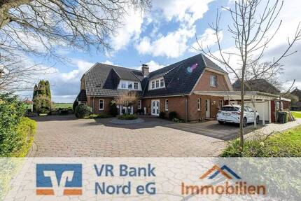 Zweifamilienhaus mit Garage auf einmaligem Grundstück in erstklassiger Lage - Risum-Lindholm