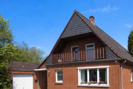 DHH mit Balkon, Garage & großem Grundstück – ruhige Lage - Moormerland