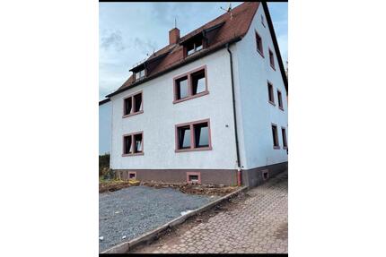Mehrfamilienhaus (3 WE, ca. 230 m²) + Baugrundstück mit Projekt - Mömlingen