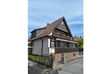 Moderne 3-Zimmer-Wohnung mit Balkon, Garage & Gartenmitbenutzung - Erlangen Alterlangen