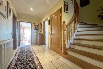 Gepflegtes Einfamilienhaus mit Einliegerwohnung in schöner Waldrandlage - Neunkirchen Innenstadt