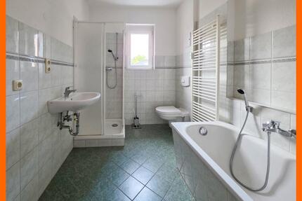 Wohnen mit Aufzug, Balkon, Dusche und Wanne! 2 Zimmer - Gera