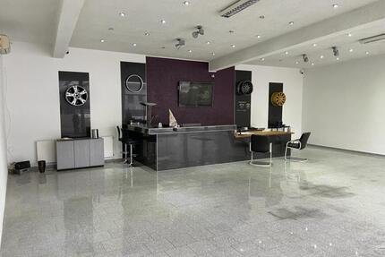 Vielseitig nutzbare Ausstellungshalle mit Außenstellflächen – direkt an der B55 in Engelskirchen