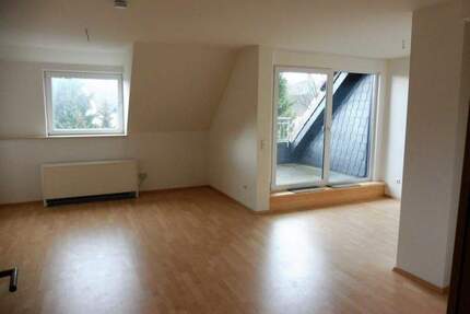 Witten-Annen: Helle, moderne 3,5 Zimmer-Wohnung im DG mit Dachbalkon und 80m²