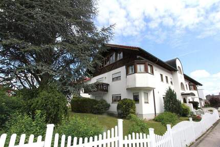 Sonnige und ruhige 2,5 Zi.-Whg. mit 2 Balkonen & Schwedenofen in Gilching-Geisenbrunn zur Miete.