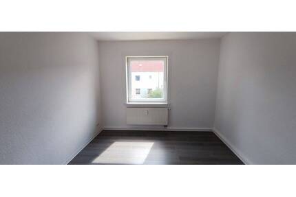 Charmante Wohnung mit Badewanne, Laminat und zentraler Lage - jetzt einziehen - Brandenburg an der Havel Görden