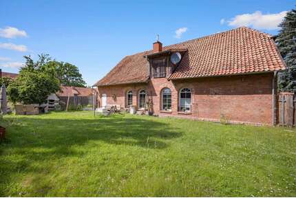 Haus zum Kaufen in Neustadt am Rübenberge 519.000,00 € 300.16 m²