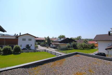 *Stattliches Haus mit 2 WOHNUNGEN - die Wohnungen können auf Wunsch auch einzeln gekauft werden .* - Miesbach