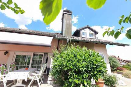 Schöne großzügige Doppelhaushälfte mit Höhenweitblick über Großmehring