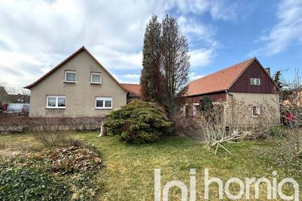Kleines Haus mit kleinem Hof auf großem Grundstück sucht Familie - Neschwitz / Neudorf