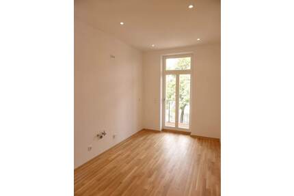 Moderne 2-Raum-Wohnung mit sonnigem Balkon im Leipziger Westen - Denkmalsanierung 2015 !