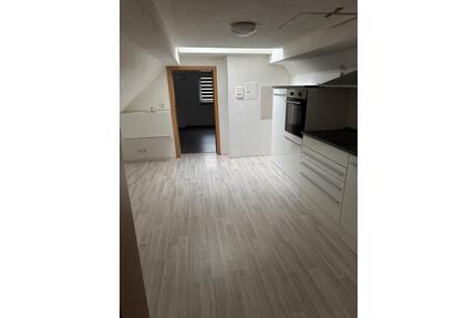 DACHGESCHOSSWOHNUNG - 550,00&nbsp;EUR Kaltmiete, ca.&nbsp; 55,00&nbsp;m&sup2; in Dietzhölztal (PLZ: 35716)