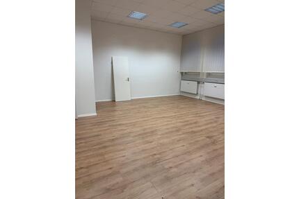 Büroräume Monheim - 4,00&nbsp;EUR Kaltmiete, ca.&nbsp; 3,50&nbsp;m&sup2; in Monheim (PLZ: 86653)