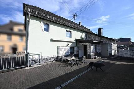 Einfamilienhaus im Westerwald - Familienfreundlich und mit zahlreichen Stellplätzen - Maxsain