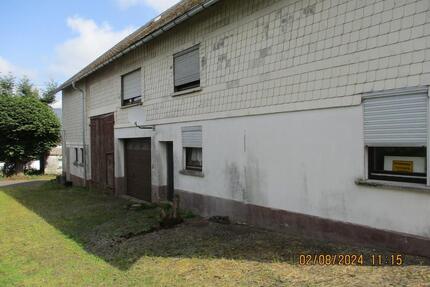 große Wohnung ,großes Halle,Garagen und Garten - Leverkusen Bürrig