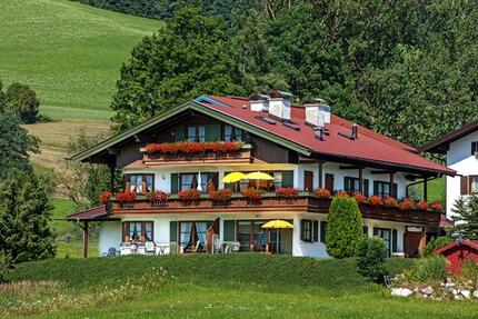 Ferienwohnung mit Blick auf die Berge in Reit im Winkl