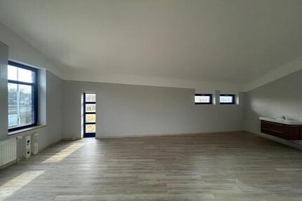 repräsentatives Büro + Betriebswohnung mit schönem Außenbereich - Neubrandenburg