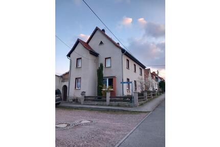 Einfamilienhaus mit Nebengebäude und Doppelgarage - Erfurt Andreasvorstadt