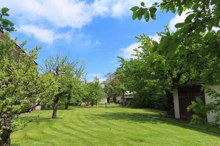 Sonniges Baugrundstück mit Freizeitbungalow und Garage in Hohenleuben zu verkaufen
