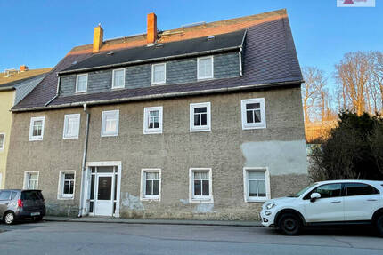 Vollvermietetes Mehrfamilienhaus bei Dresden, Dippoldiswalde: 3 WE | Faktor 11,5 | Garagen & Balkone