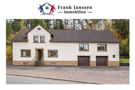 Freistehendes Einfamilienhaus mit zwei Wohneinheiten & zwei Garagen in Niederehe - Üxheim