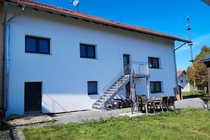 Großzügige 4-Zimmer-Wohnung mit Wohlfühlcharakter in Schöfweg