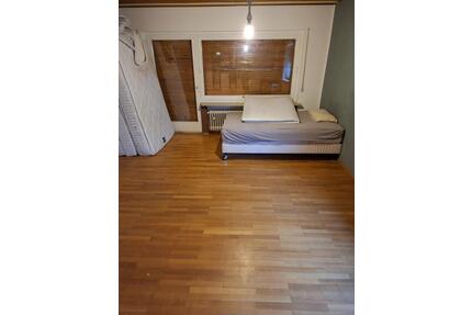 WG Zimmer in 3Zimmerwohnung - 25,00&nbsp;EUR Kaltmiete, ca.&nbsp; 30,00&nbsp;m&sup2; in Neumarkt in der Oberpfalz (PLZ: 92318) Altenhof