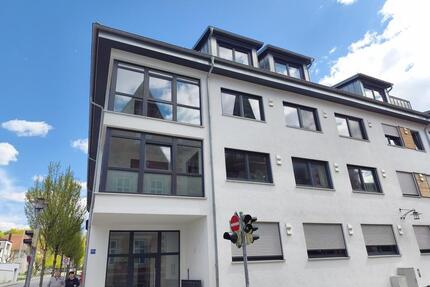 Deggendorf Zentrum: Hochwertige 2-Zimmer-Wohnung mit Loggia u. Einbauküche