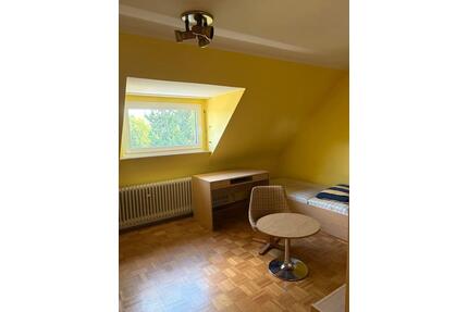 Gemütliche Dachgeschosswohnung in ruhiger Straße gute Anbindung - Troisdorf Bergheim
