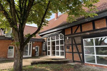 Wohnung zum Mieten in Uetze 1.500,00 € 224 m²