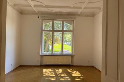 Schöne 5-Zimmer-Wohnung mit Wanne, Dusche, Gäste-WC und Balkon! - Zwickau Zwickau-Nord